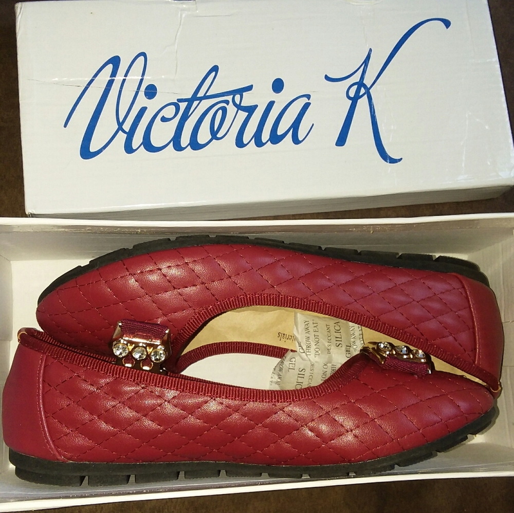 Nwt women's quilted ballet flats sz 6 medium wine